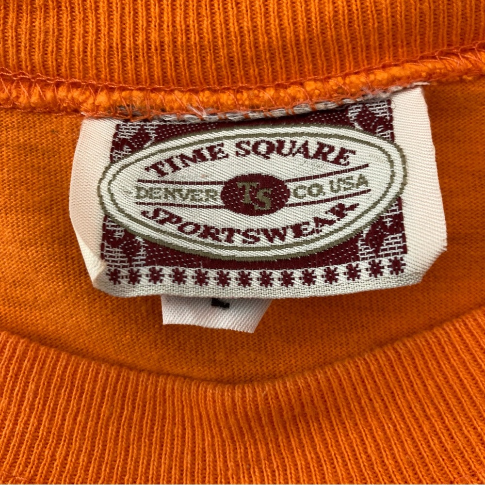 ✨ Vintage Y2K Time Square Sportswear Tee – Retro Vibes ✨ - Picture 6 of 10